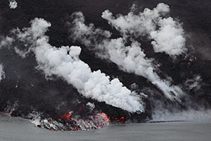 Glowing lava flow interacts with Jokulsa a Fjollum river, Holuhraun fissure eruption of Bardarbunga volcano, Iceland