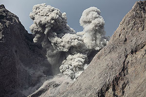 Eruption of ash cloud with ash-rich and ash-poor components, Batu Tara Volcano