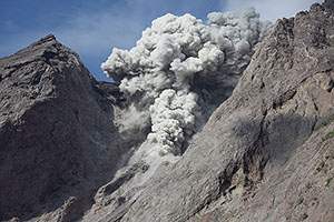 Eruption of wide ash cloud, Batu Tara Volcano