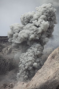 Eruption of ash cloud accompanied by jet-like noise, Batu Tara Volcano