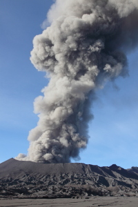 Eruption Mount Bromo - Ash cloud