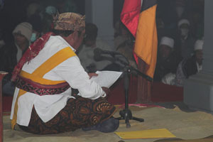 Priest giving speech in Pura Luhur Poten temple at Yadnya Kasada festival