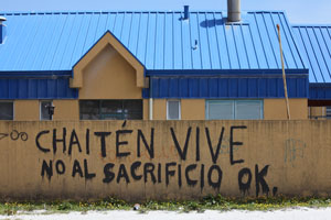 Government critical grafiti , Chaiten Vive