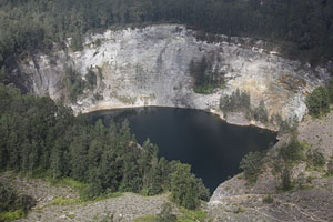 Kelimutu volcano, crater lake Tiwu Ata Mbupu (Lake of Old People)