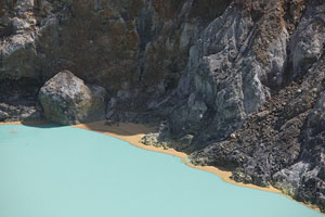 Kelimutu volcano, sulfur floating on acidic crater lake