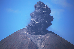 Ash-rich strombolian eruption, Momotombo volcano