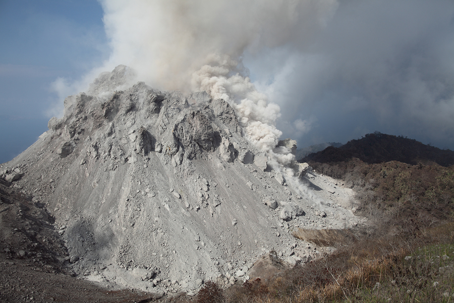 Rockfall on flank of Paluweh (Rokatenda) volcanoes 2012-2013 Reroombola lava dome