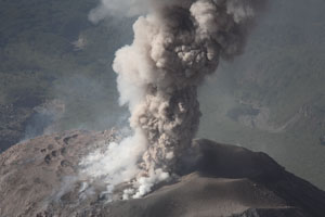 eruption santiaguito volcano caliente dome