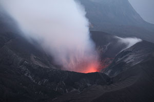 Suwanosejima volcano, incandescence dawn, O-take crater, Sakuchi caldera
