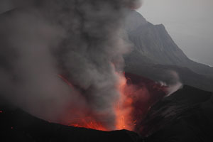 Suwanosejima volcano, night eruption, ash venting, O-take crater, Sakuchi caldera