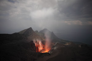 Suwanosejima volcano, night eruption O-take crater, Sakuchi caldera