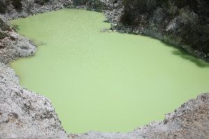Devil's Bath lake Waiotapu